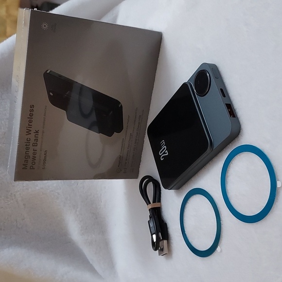 Magnetic Wireless Power Bank 5000 mAh - Picture 1 of 8
